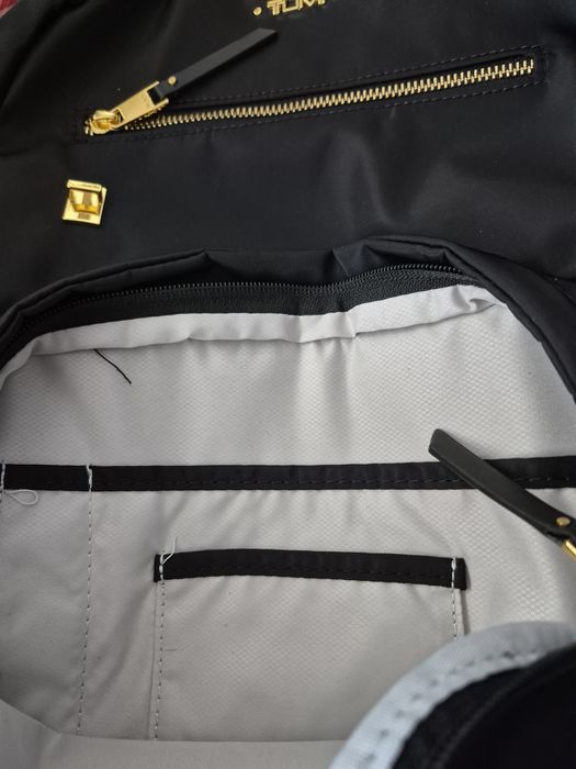 Mochila preta de tecido impermeavel nova