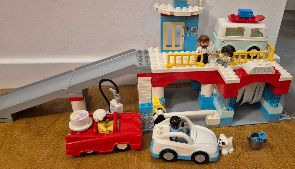 LEGO 10948 Duplo - Parking piętrowy i myjnia samochodowa + GRATIS