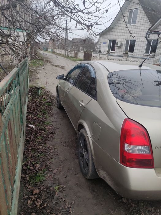 Нісан прем'єра р12