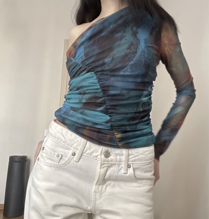 Асиметричний топ із принтом в сіточку zara