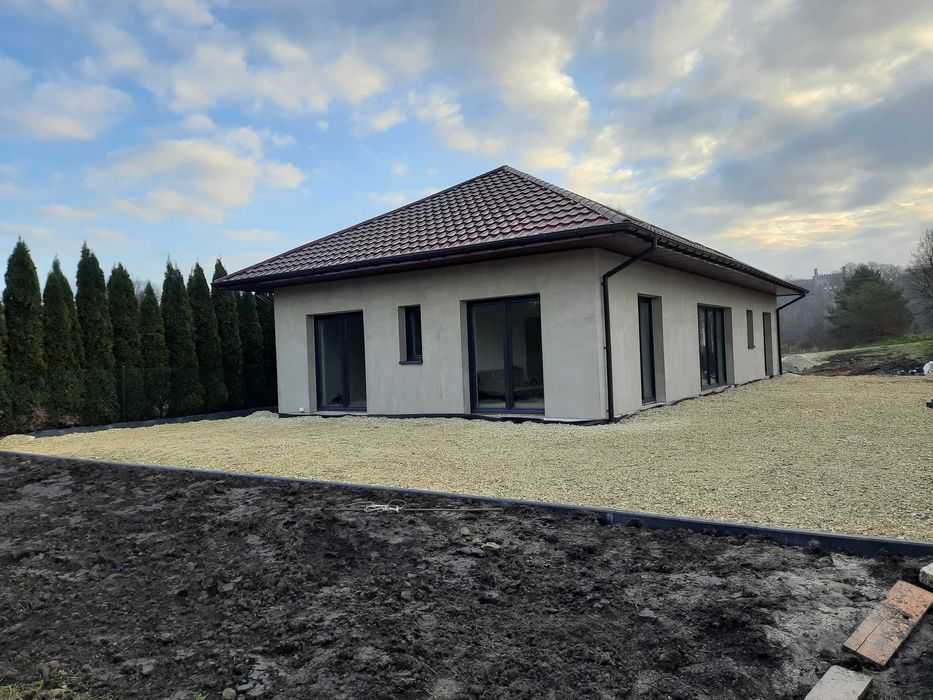 Utwardzenie terenu wjazdu podwórka drogi