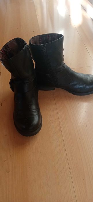 Взуття жіноче. Шкіряне