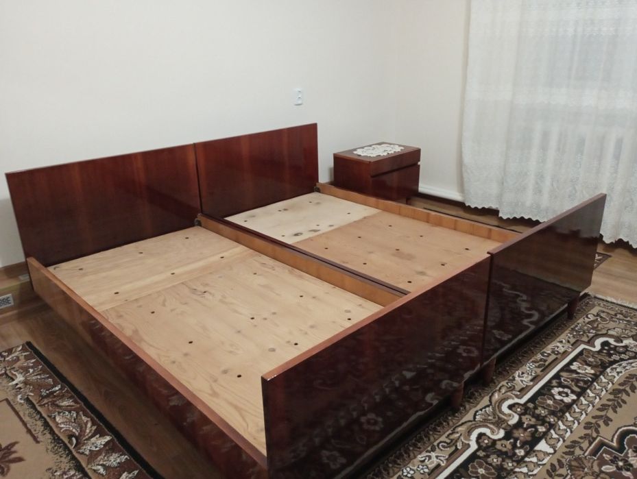 Шафа ліжко трюмо тумба