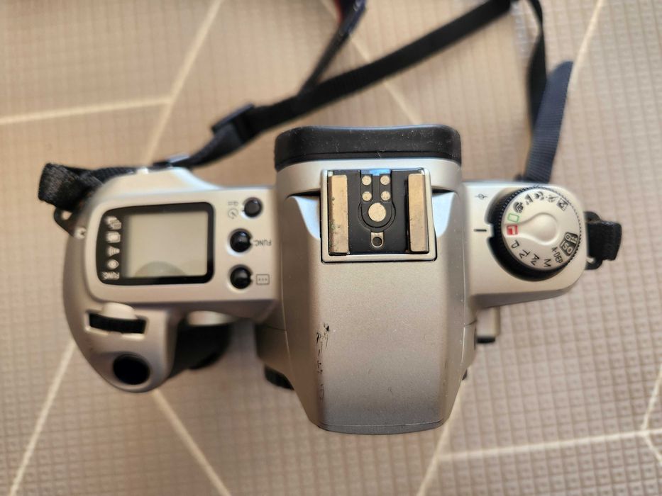 Canon EOS 500N — SLR Película 35mm + Battery Grip + Correia