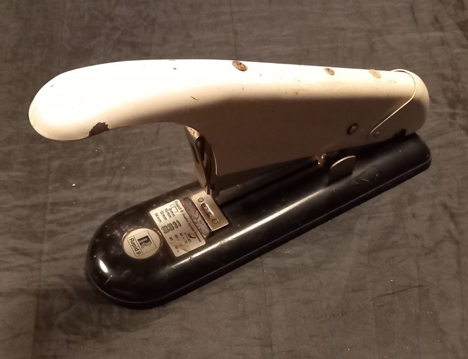 Agrafadores e furadores