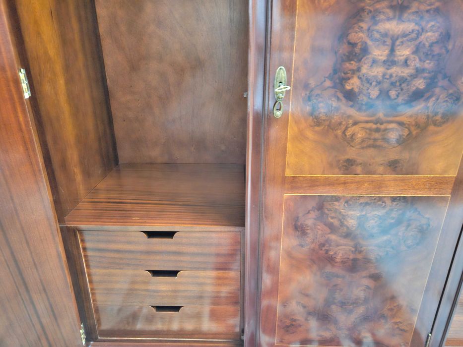 Excelente roupeiro de três postas - óptimo estado geral