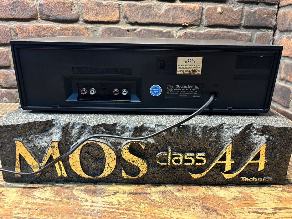 Magnetofon Technics M 225