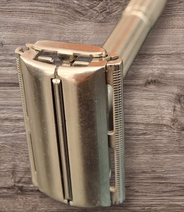 The "Slim" Gillette Adjustable razor 1967 рік