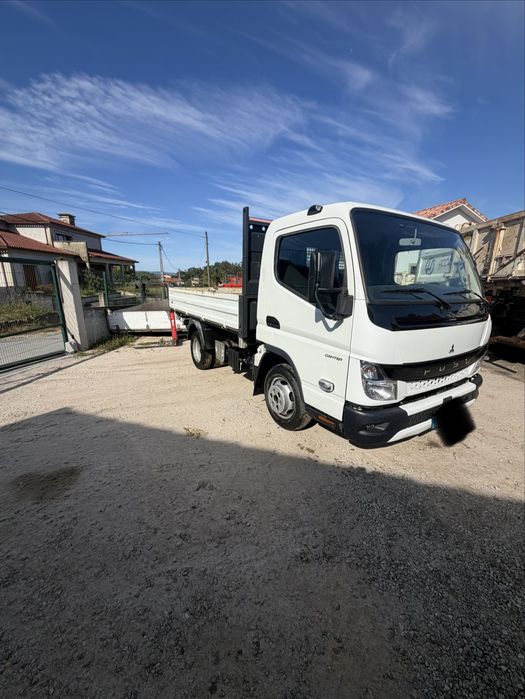 Mitsubishi Fuso ligeira com báscula  de 2023
