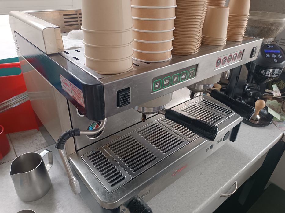Професійна кавомашина La Cimbali m28