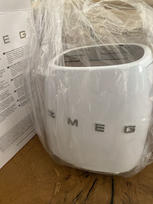 Bloco SMEG branco + 6facas