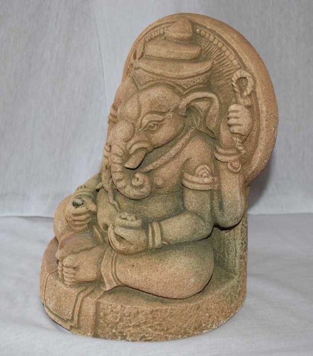 Ganesh em pedra, made in India