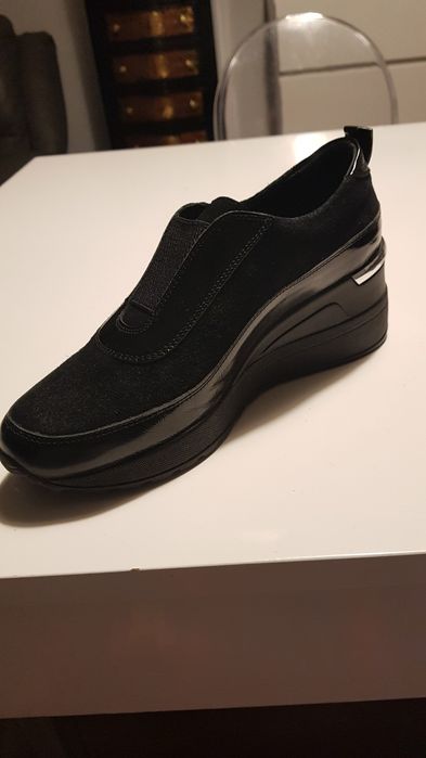 Buty wsuwane damskie czarne Venezia.
