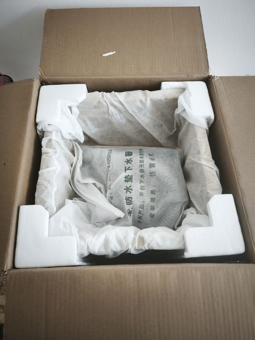 Pia de cozinha dourada