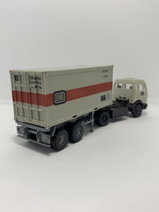 Mercedes com contentor da Roskopf escala 1/87