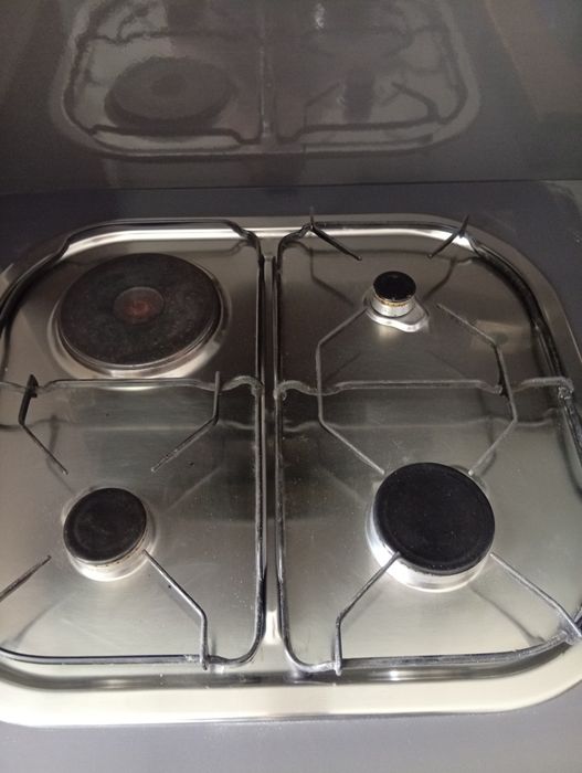 Placa com 3 bocas a gás e uma elétrica + forno elétrico