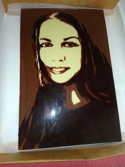 Шоколадний портрет на замовлення – оригінальний подарунок