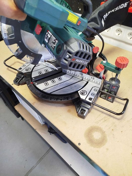 Máquina corte esquadria nova