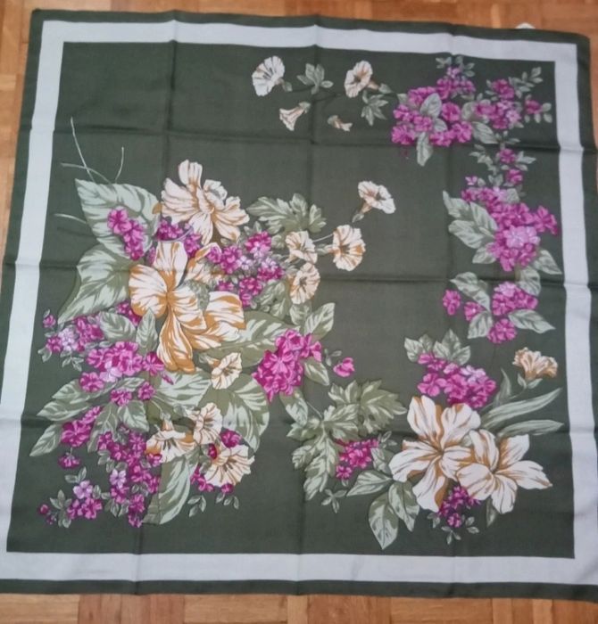 Lenços quadrados decorativos