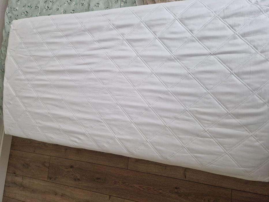 Łózeczko dziecięce z materacem