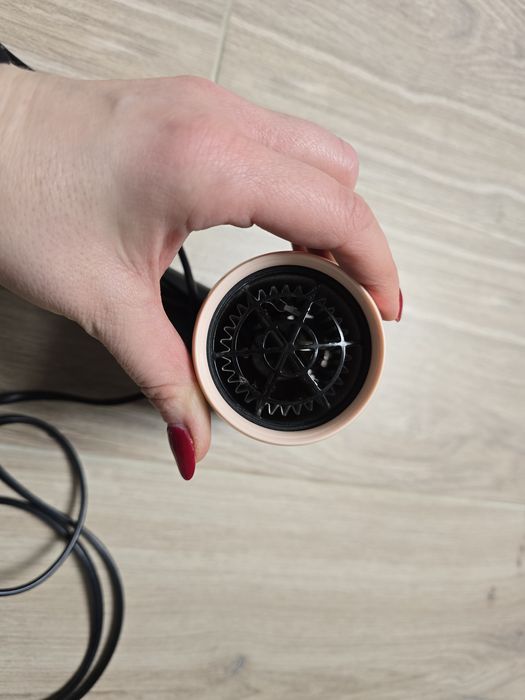 Suszarka do włosów Philips sprawna 18000 W
Kompaktowa suszarka do wlos