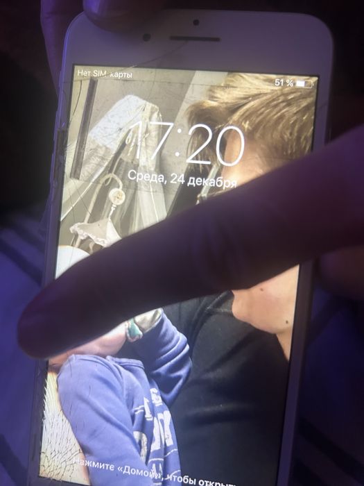 Айфон 8+ побитий