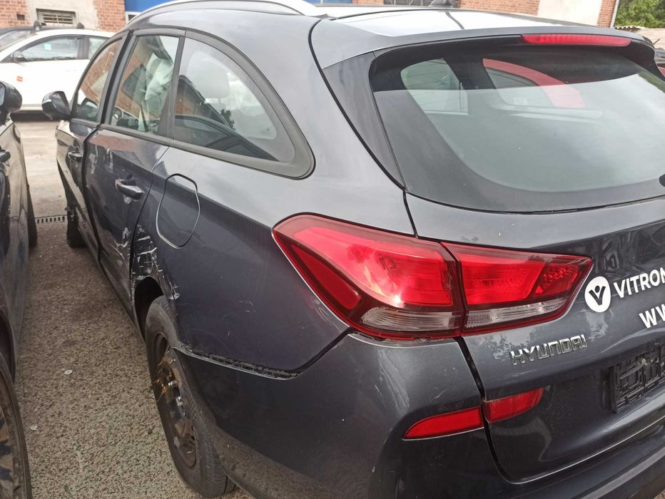 Hyundai I30 III KOMBI kolor Z3G samochody na części