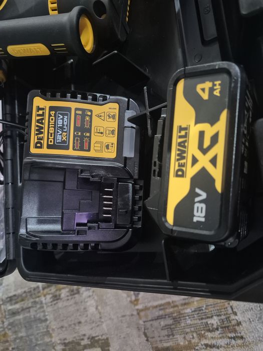Berbequim de percussão Dewalt XR 18V.