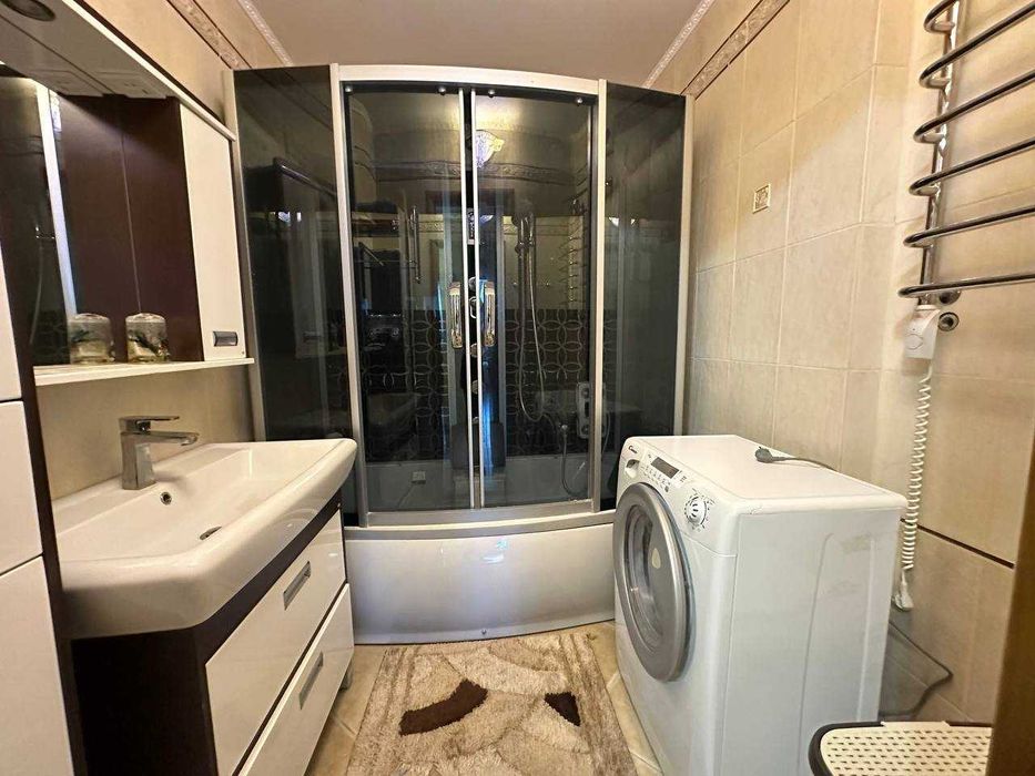 терміново здам 3-кімнатну з ремонотом і меблями Урлівська 23б