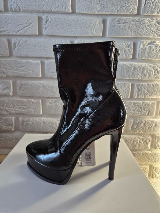 Czarne botki na szpilce NINE WEST