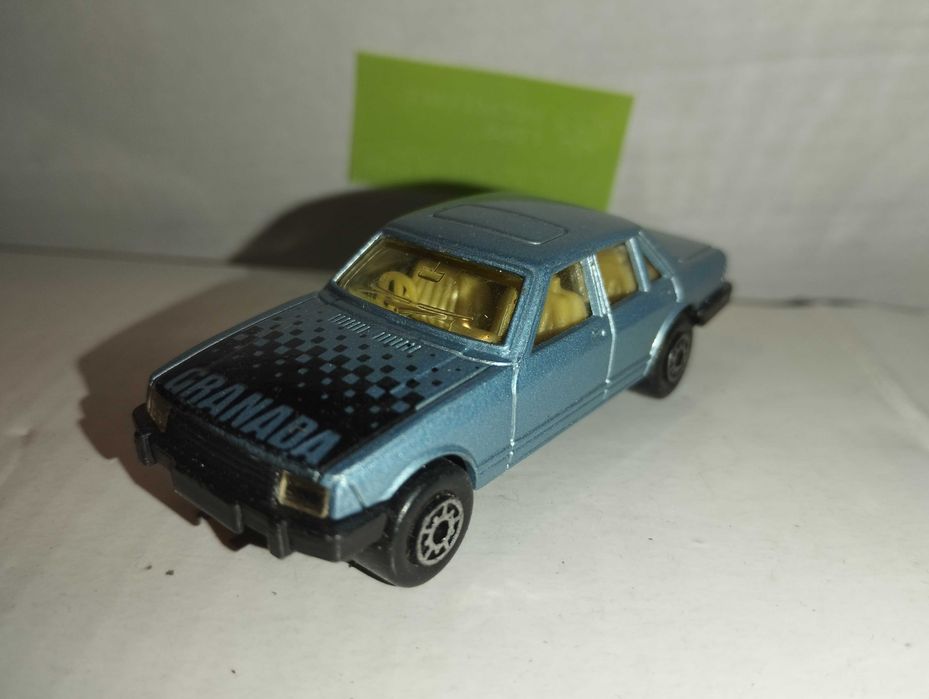 Pojazd auto Edocar 1986 Macau Ford Granada metalowy kolekcji resorak