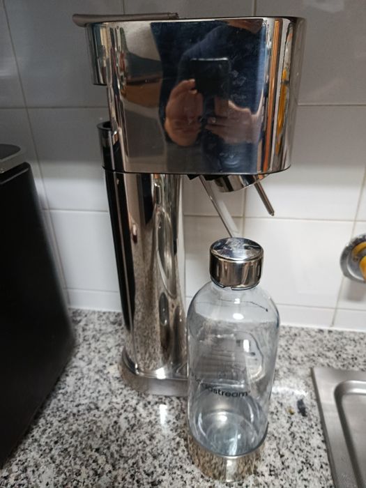 Máquina de Água com Gás SodaStream Enso (Inox) + Garrafa+ 4 Cilindros (vazios)
Descrição: