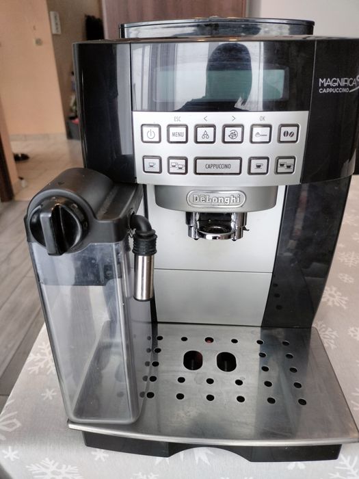 Sprzedam ekspres do kawy DeLonghi Magnifica S cappuccino