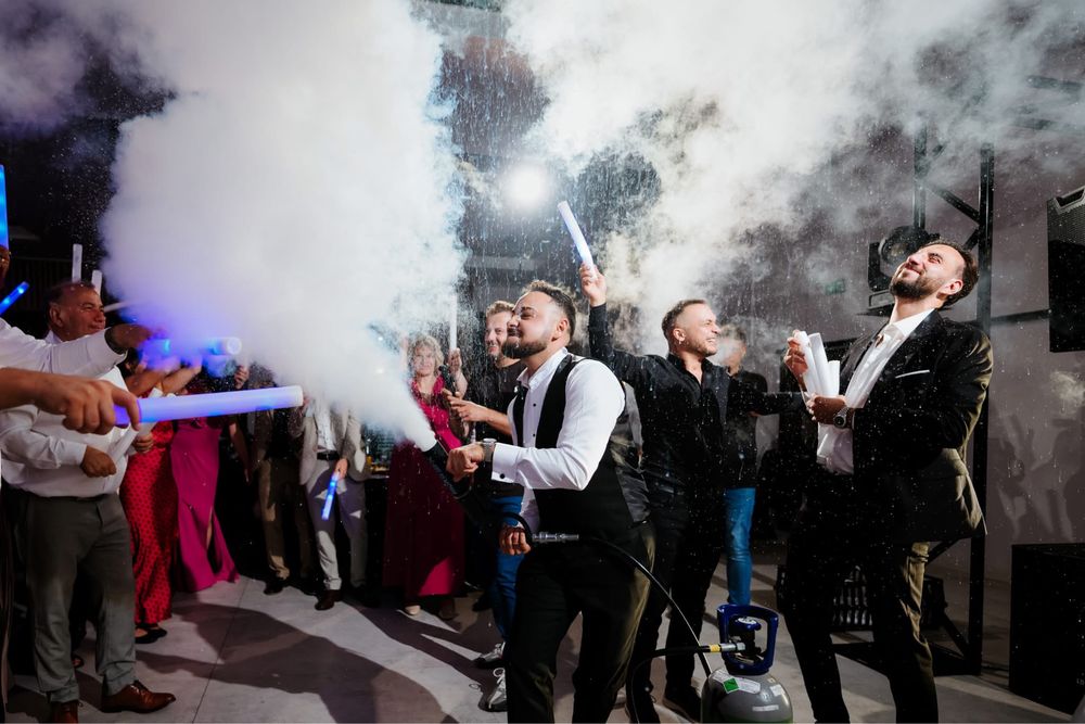 DJ + Konferansjer | Fotobudka | Atrakcje | Cała Polska | ArtCompany