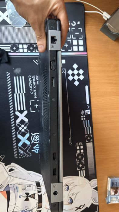 Потужний Dell Latitude E5570 i7/16GB/SSD/Radeon Full HD