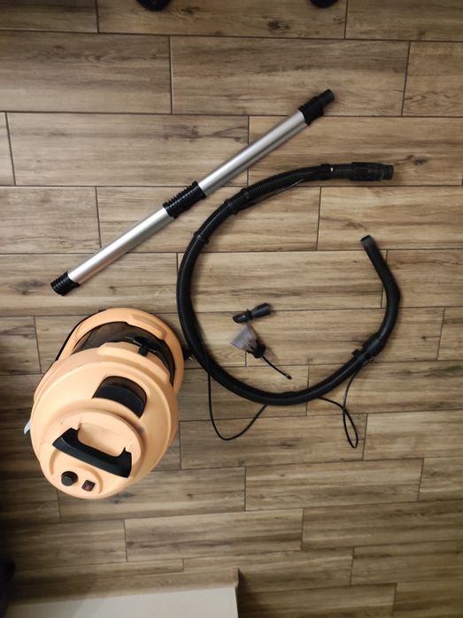 Odkurzacz piorący RIWAL