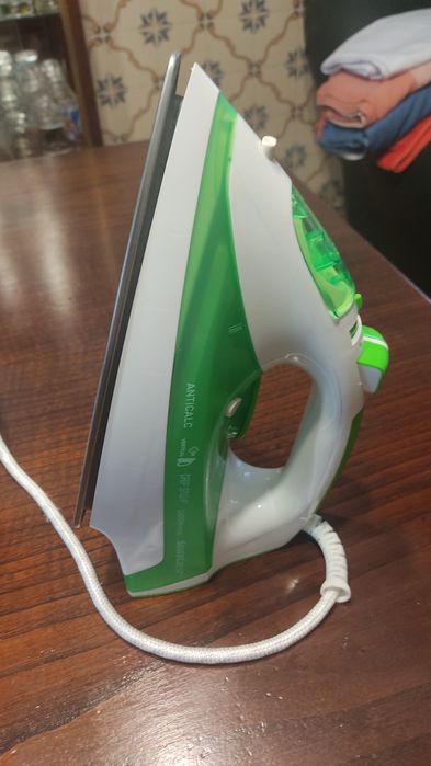 Ferro a vapor Novo