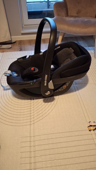 Fotelik nosidełko Maxi Cosi Pebble 360 isize