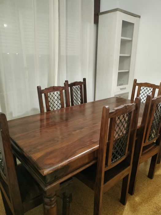 Mesa e 6 cadeiras