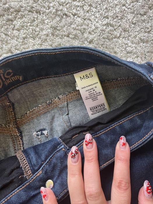 Ciemne granatowe jeansy marks & spener