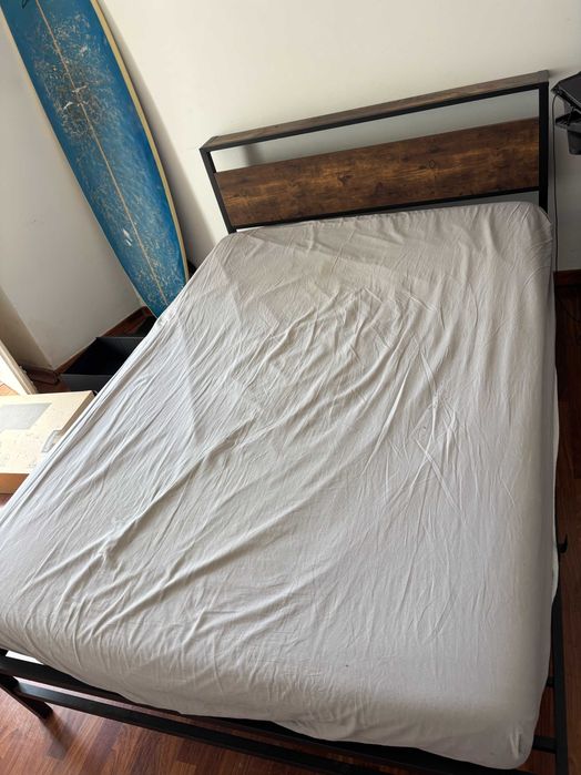 Estrutura de cama em metal preto - Estrado Bed Frame e colchao incluido