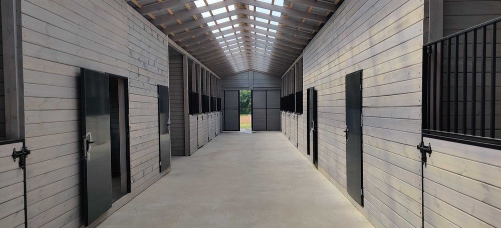 KOŃSTRUKCJE Stajnie dla koni