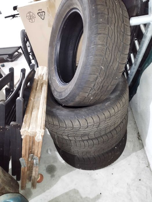 Pneus Bridgestone 235/60R16 100H (SUV)