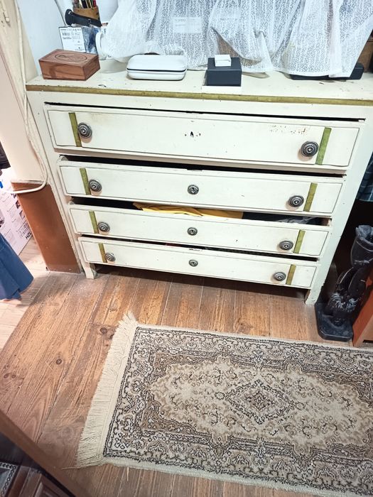 Cómoda branca usada