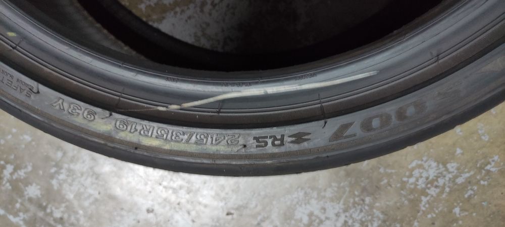 Pneus 245/35/19 semi novos