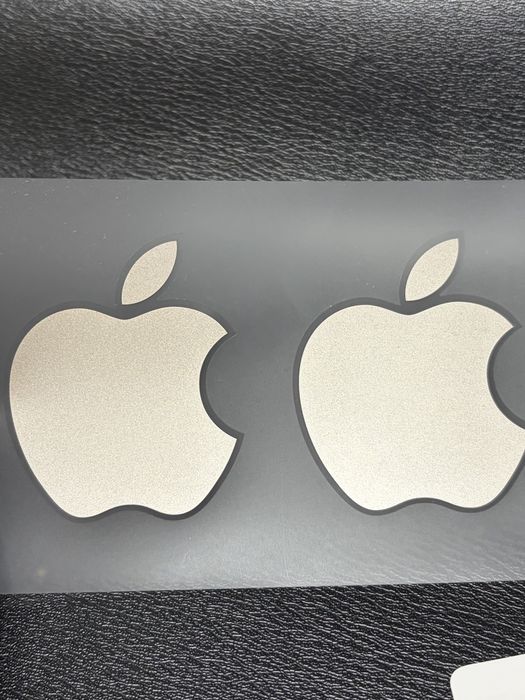 Наліпки з оригінального Макбуку