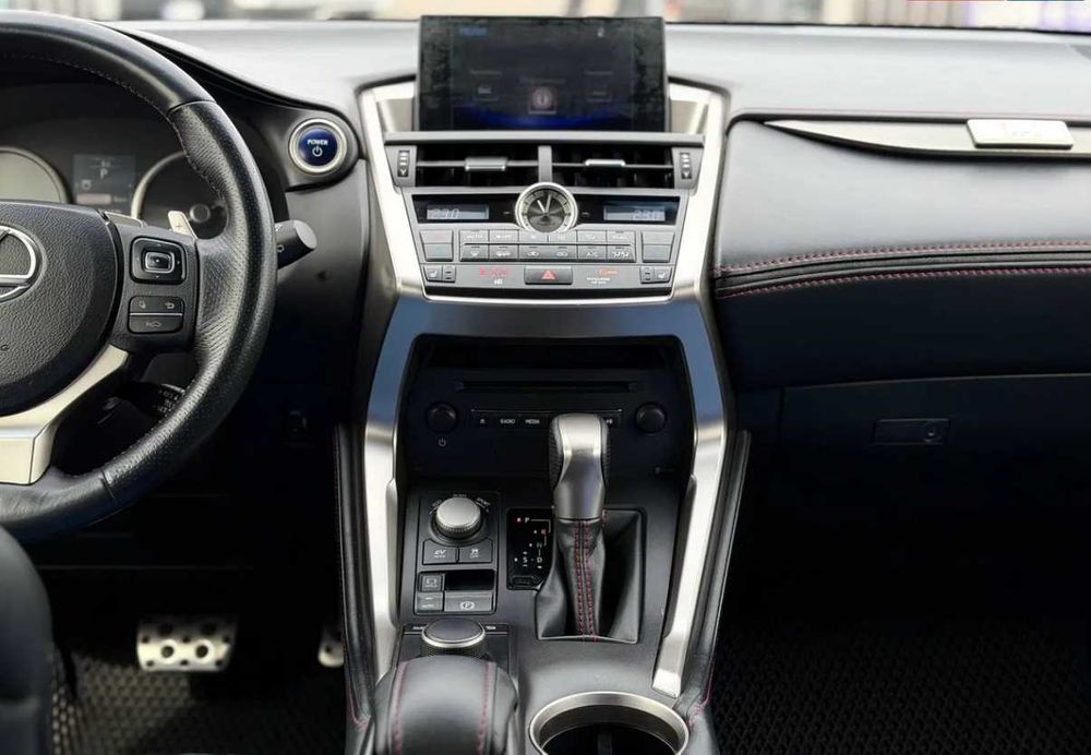 Lexus NX300h кроссовер/позашляховик економний гібрид