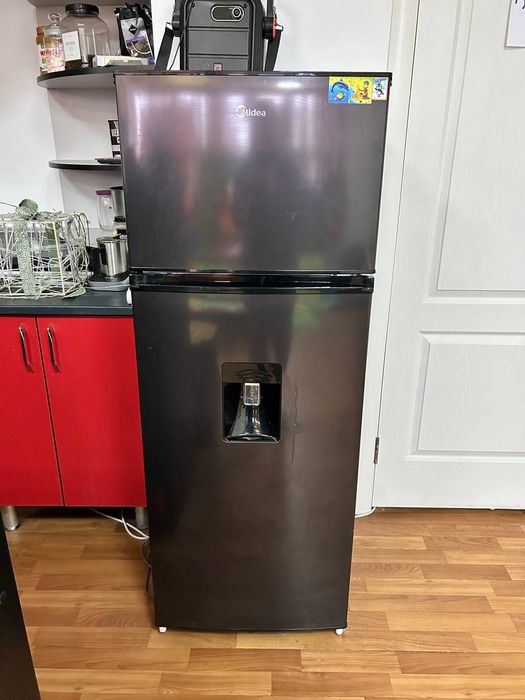 Холодильник майже новий