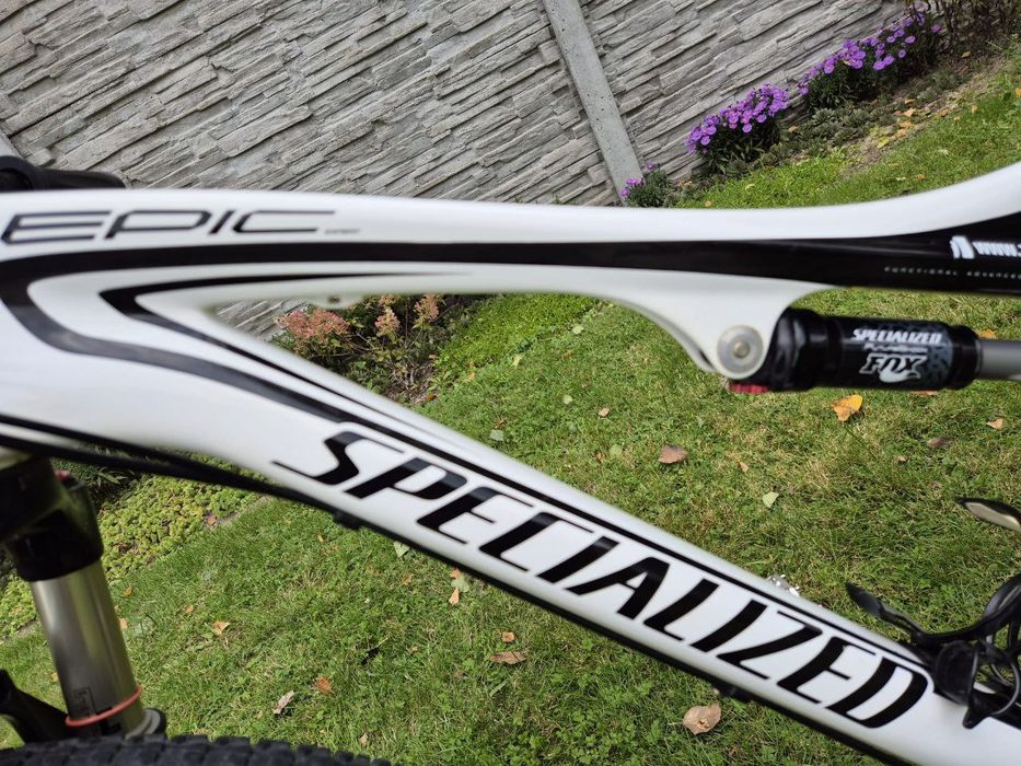 Specialized Epic Expert Carbon 29 – kultowy full XC z systemem Brain
H