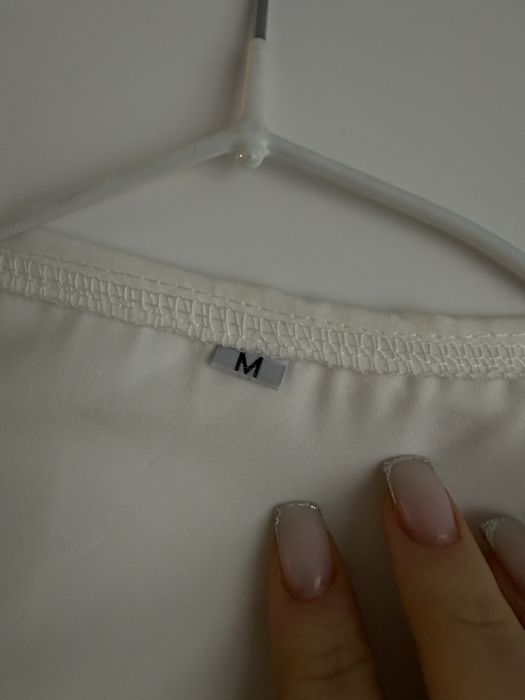 Нова блуза з трендовим коміром